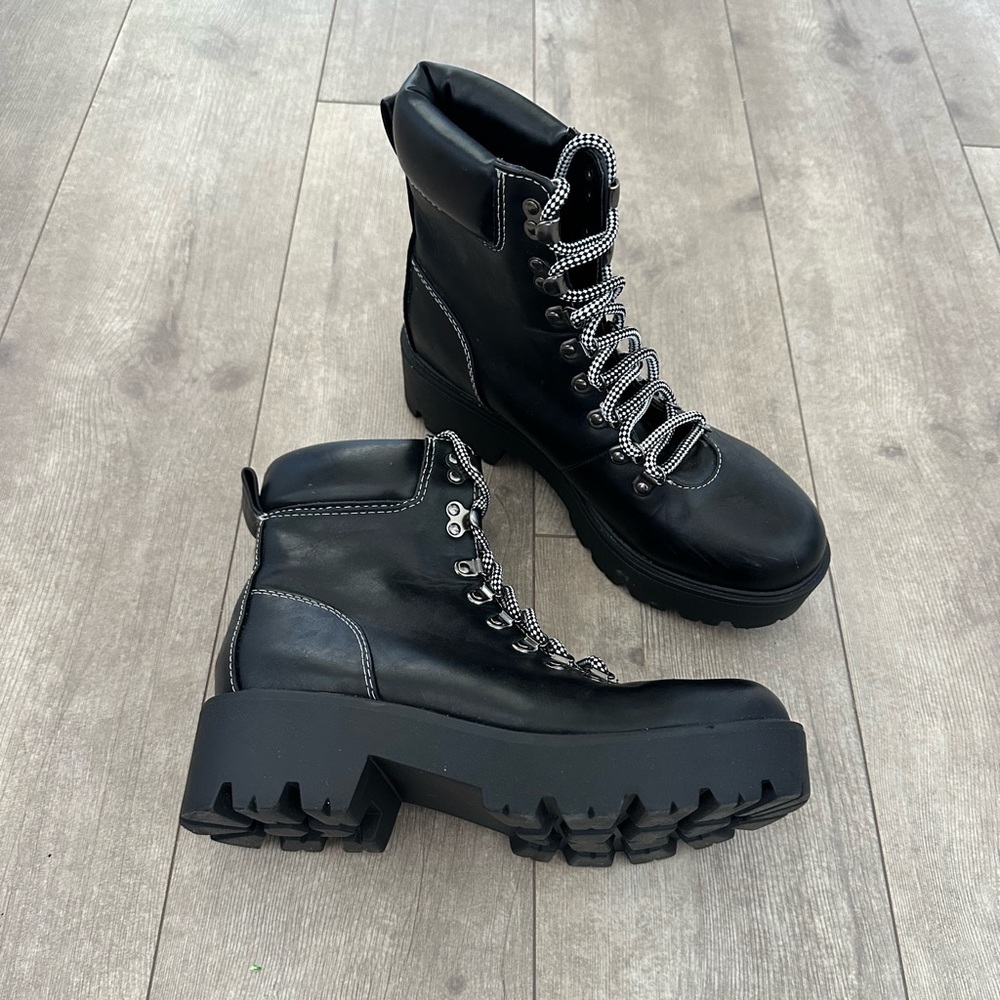 Soda Women’s Retro Lace-up Platform Moto Lug Hiker Boots Size 6 EUC